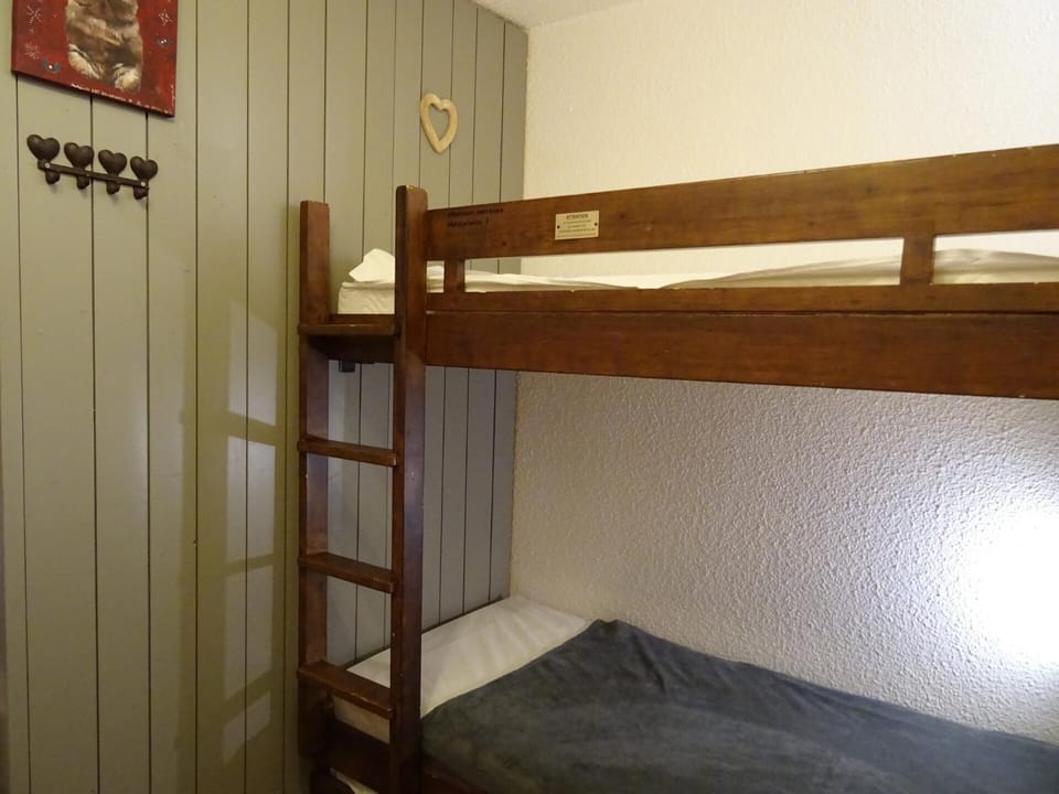 Résidence Belles Challes - Beau studio pour 4 personnes ambiance chalet, skis aux pieds, proche des commerces, dans le village du Charvet à Arc 1800 MAE-1793 Apartment in Landry