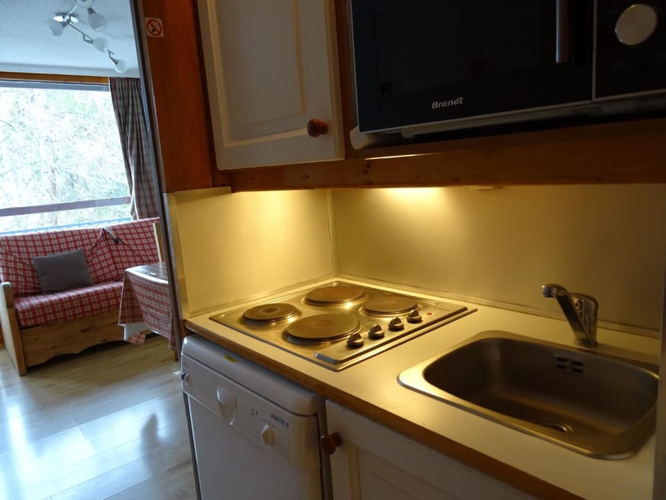 Résidence Belles Challes - Beau studio pour 4 personnes ambiance chalet, skis aux pieds, proche des commerces, dans le village du Charvet à Arc 1800 MAE-1793 Apartment in Landry