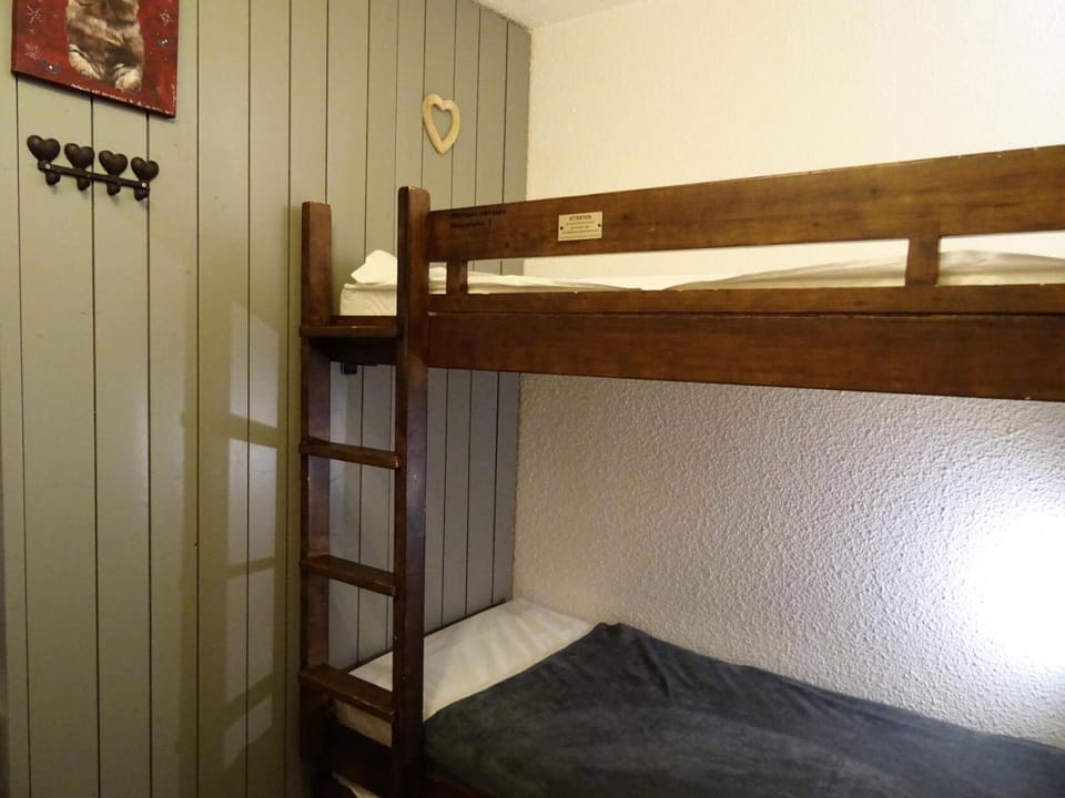 Résidence Belles Challes - Beau studio pour 4 personnes ambiance chalet, skis aux pieds, proche des commerces, dans le village du Charvet à Arc 1800 MAE-1793 Apartment in Landry