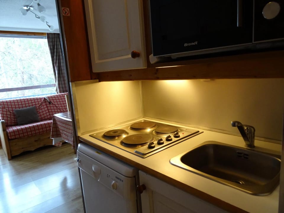 Résidence Belles Challes - Beau studio pour 4 personnes ambiance chalet, skis aux pieds, proche des commerces, dans le village du Charvet à Arc 1800 MAE-1793 Apartment in Landry