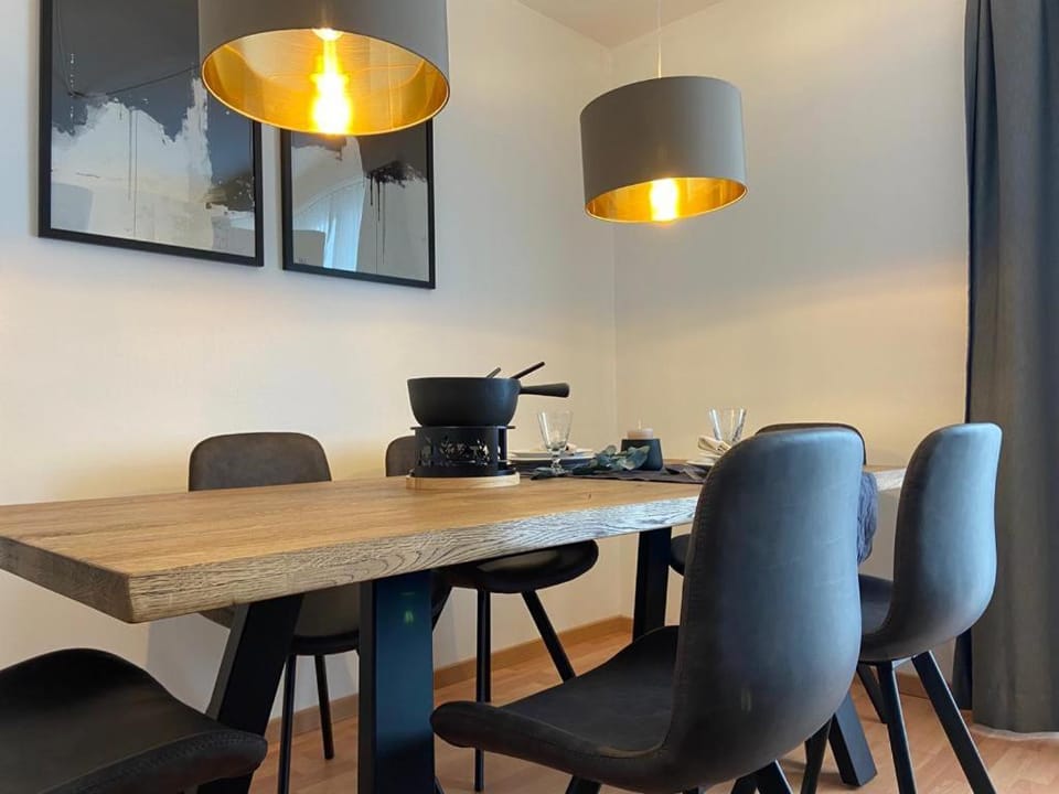 Living room, Seating area, Dining area, Food