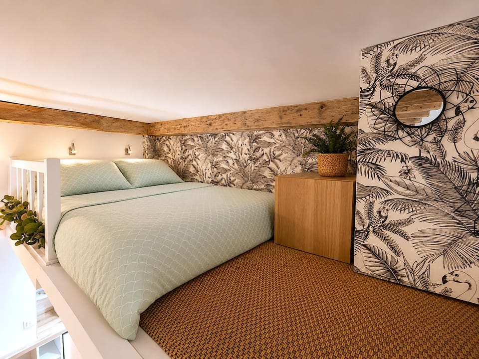 Bed, Photo of the whole room, Bedroom