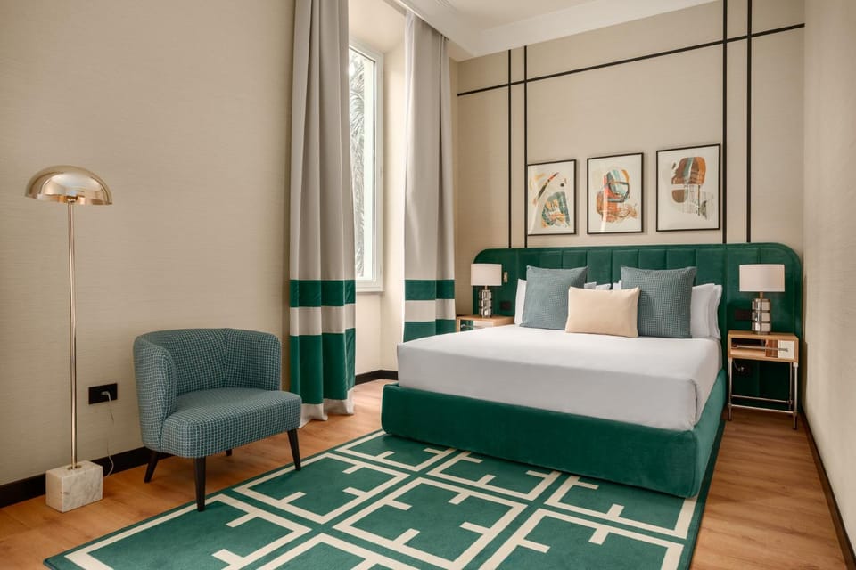 Bed, Photo of the whole room, Seating area