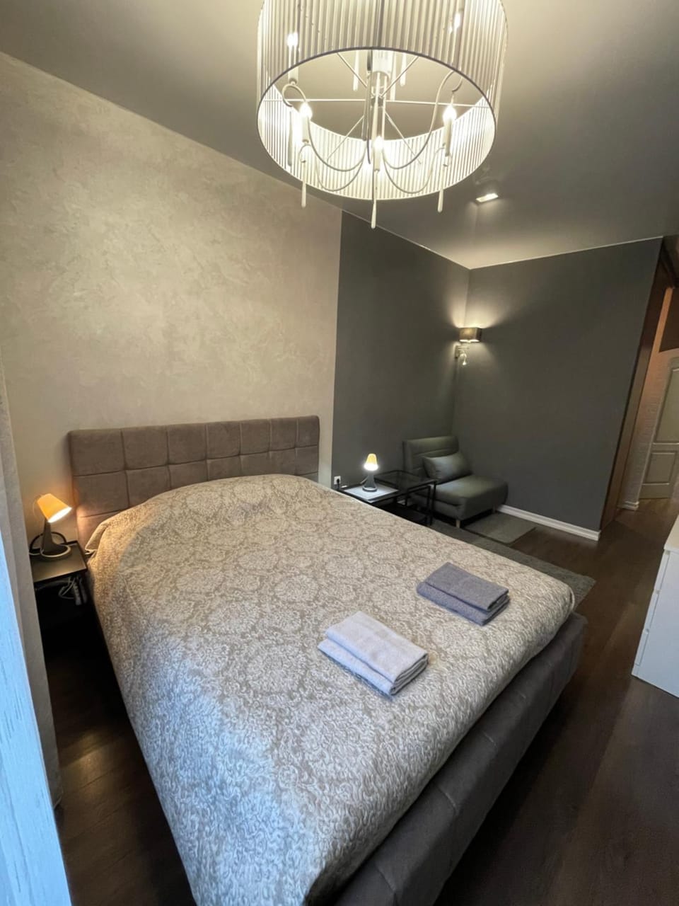 Kingsize bed SELF CHECK IN & Smart tv Apartment in Riga