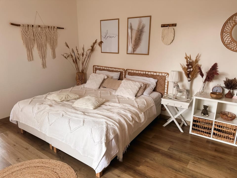 Bed, Photo of the whole room, Bedroom