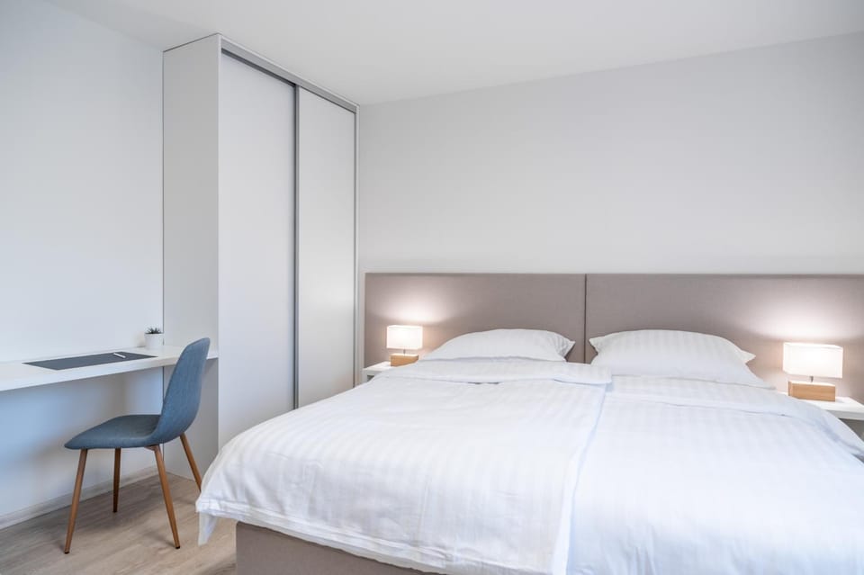 Bed, Photo of the whole room, Bedroom