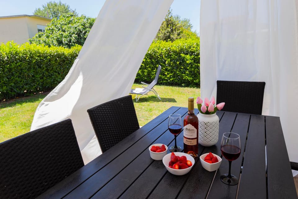 Large luxury beach appartment with hot tube Apartment in Podstrana