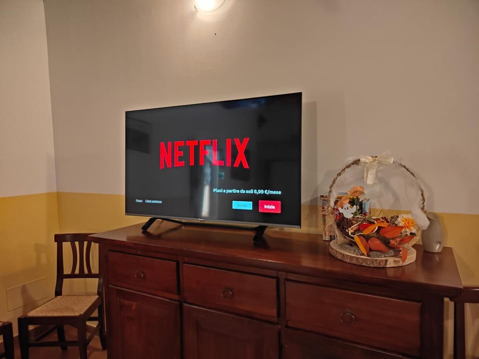 Communal lounge/ TV room, TV and multimedia