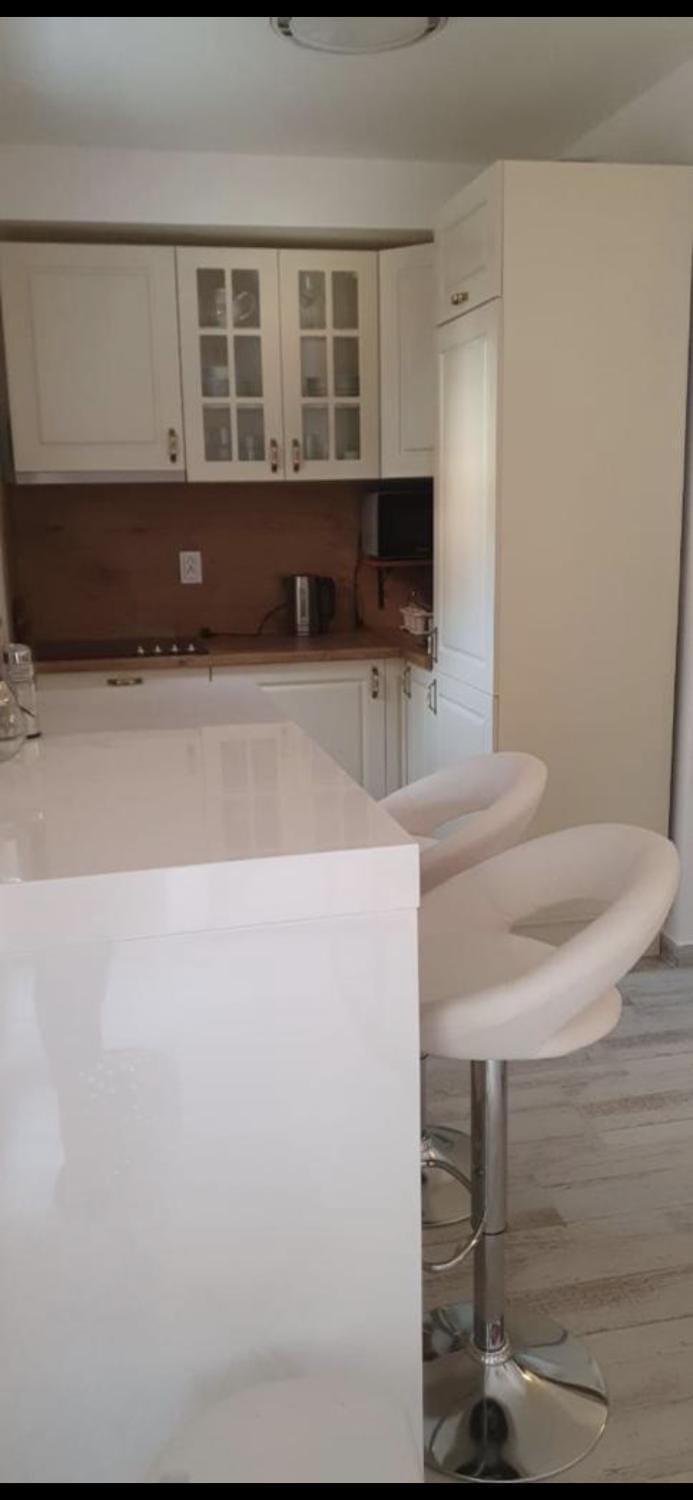 Kitchen or kitchenette, Dining area, stove