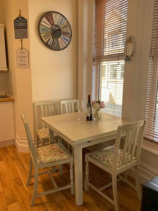Bougainvillea Apartment in Ventnor