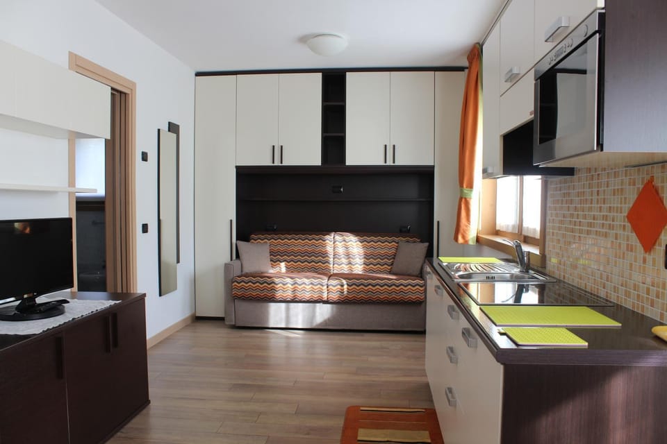 Kitchen or kitchenette, Living room