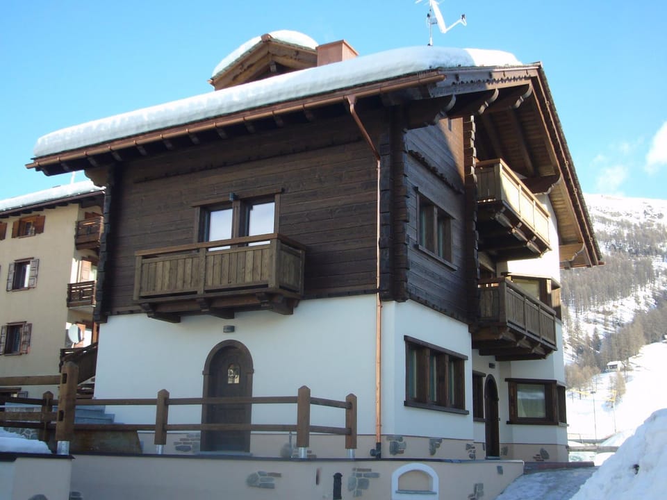 Property building, Winter