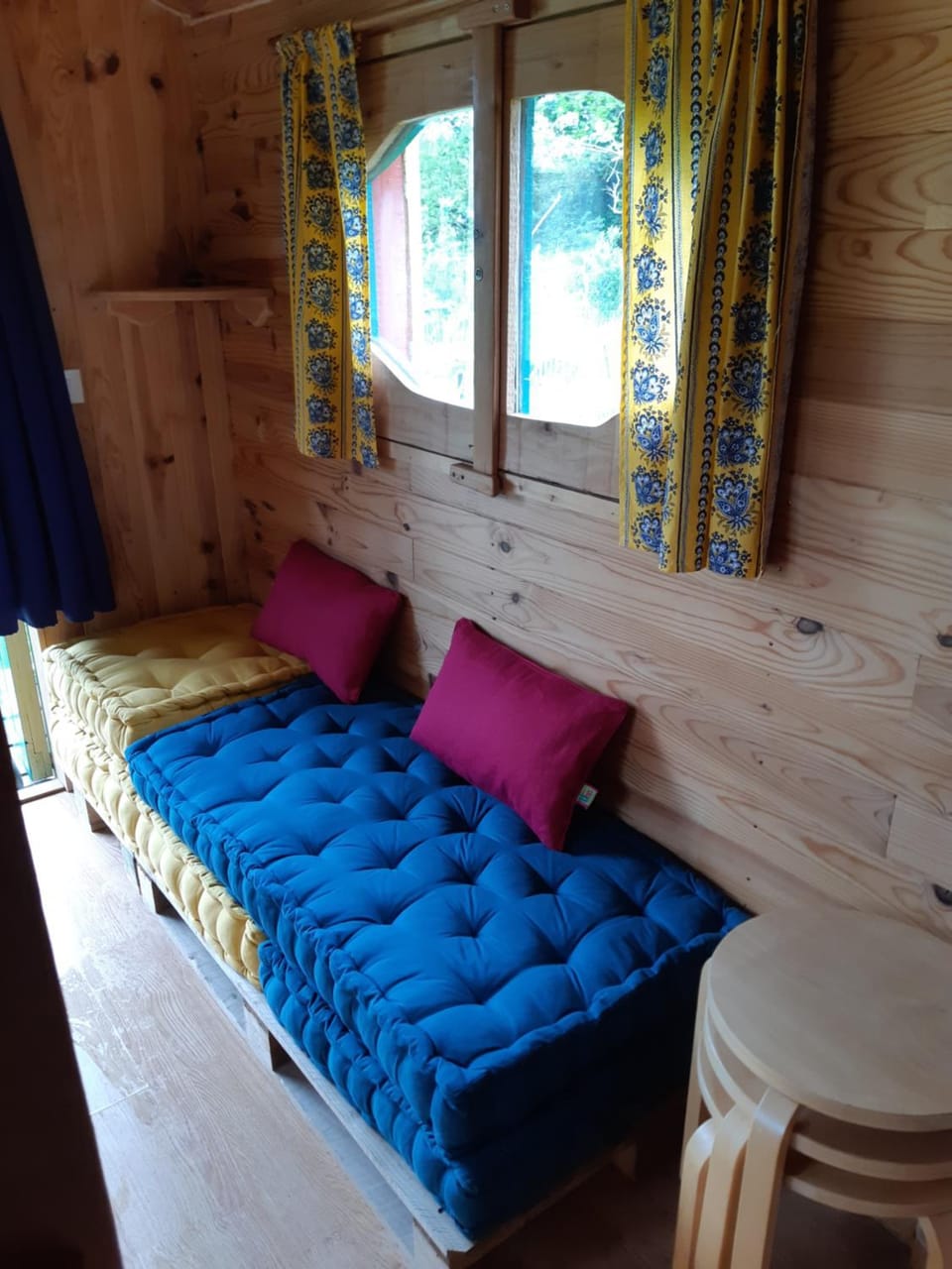 Roulotte de l'Aubetin Campground/ 
RV Resort in Île-de-France