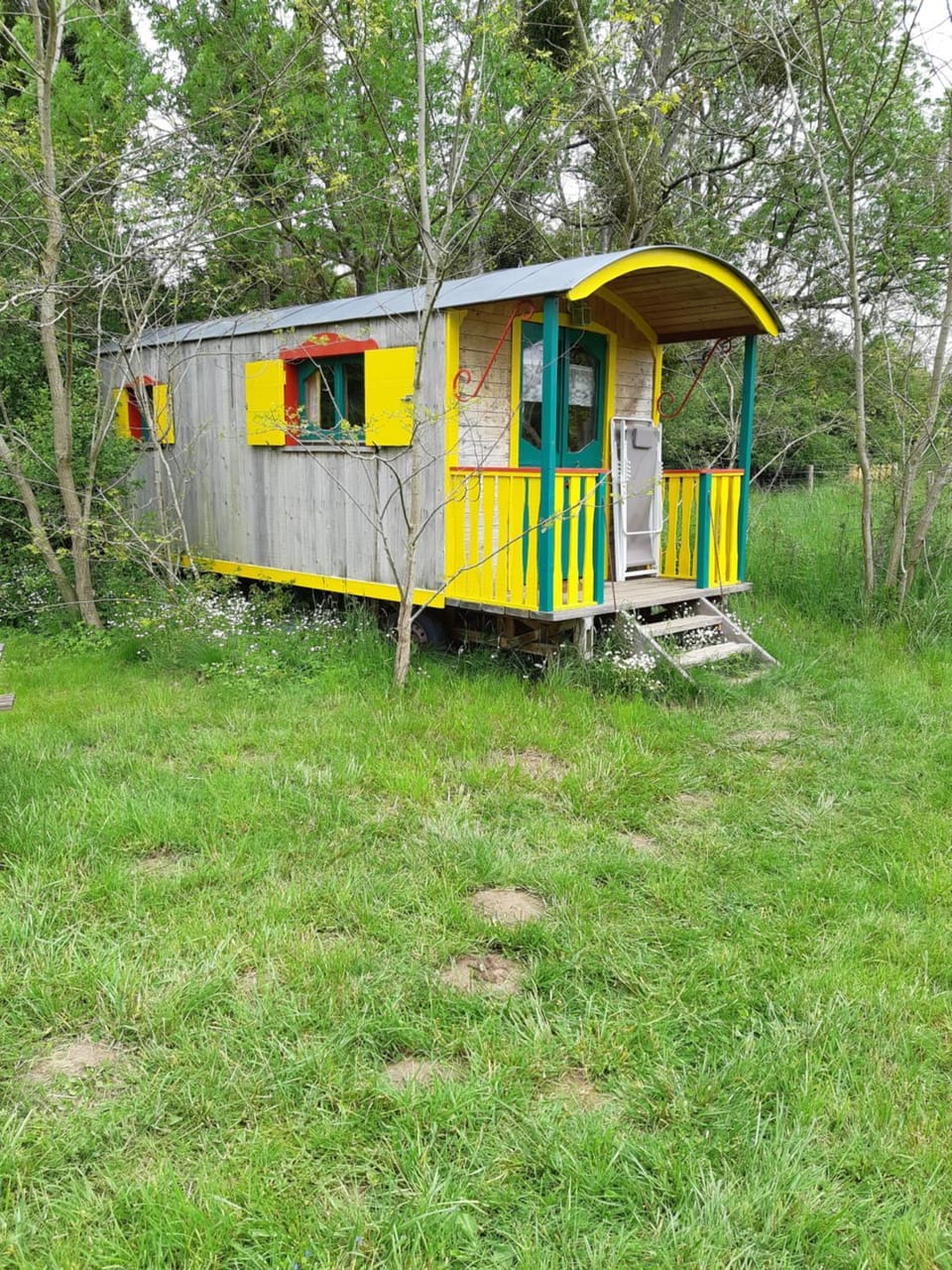Roulotte de l'Aubetin Campground/ 
RV Resort in Île-de-France