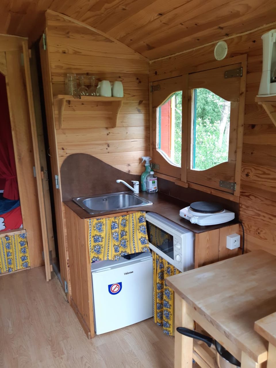 Roulotte de l'Aubetin Campground/ 
RV Resort in Île-de-France