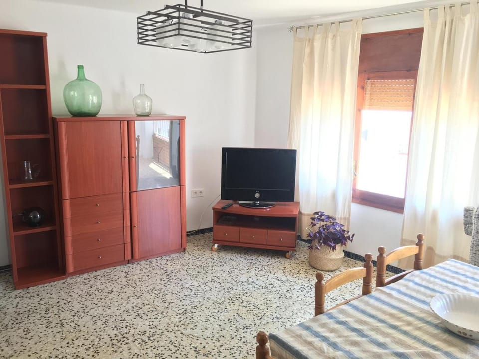 Communal lounge/ TV room, TV and multimedia, Living room, Dining area