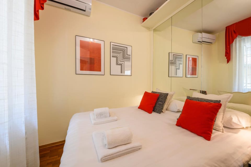 Bed, Photo of the whole room, Bedroom, air conditioner