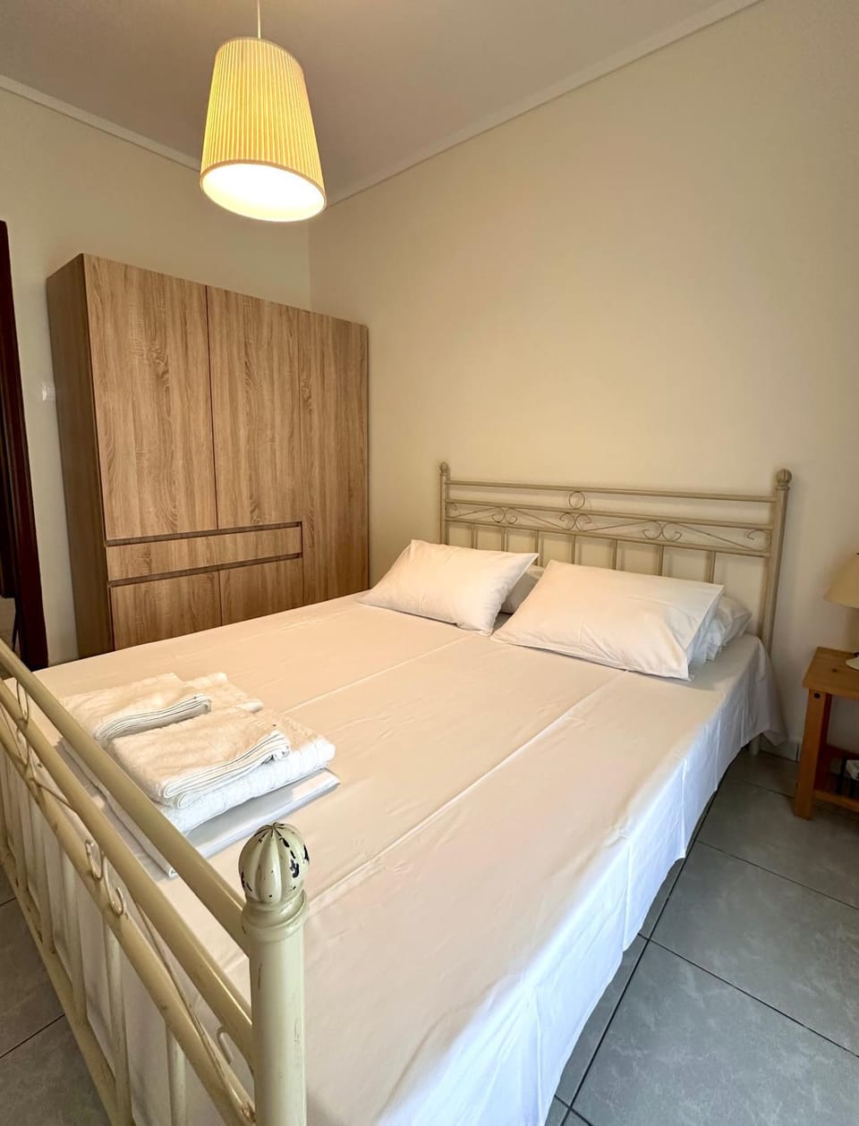 Bed, Bedroom, towels, wardrobe