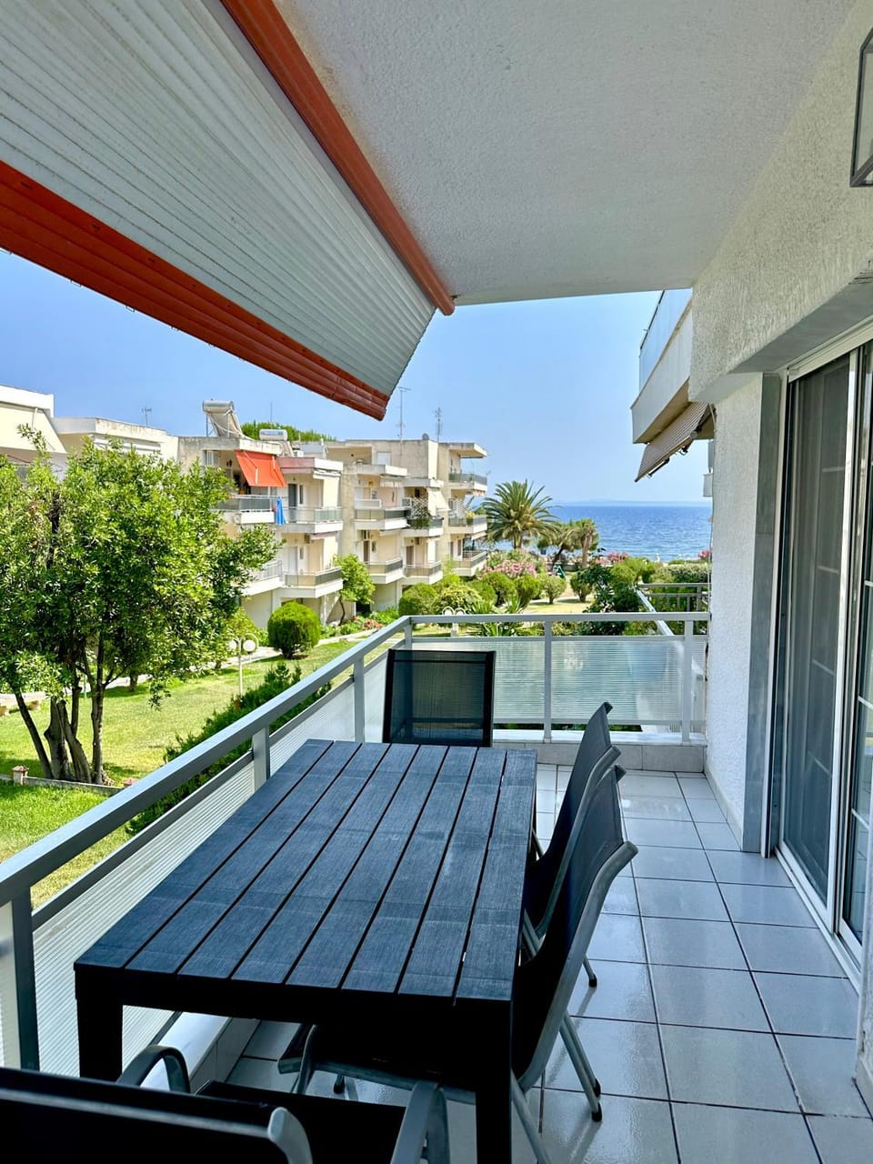 Day, Natural landscape, Summer, Garden, Balcony/Terrace, Seating area, Dining area, Sea view, Time of day, Location