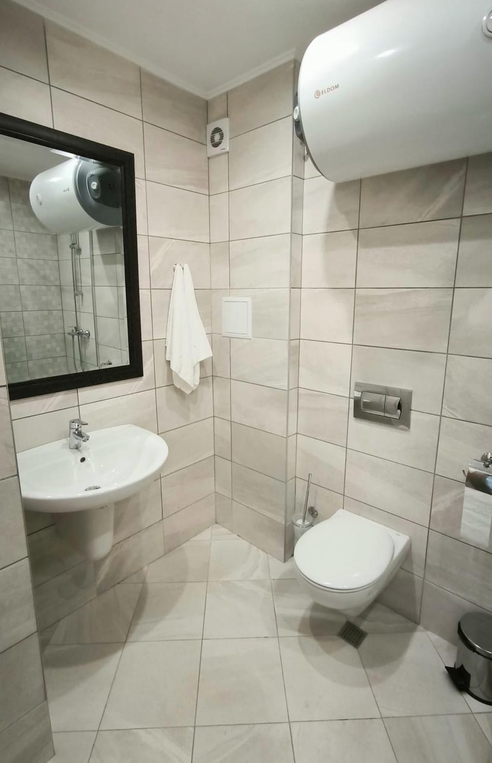 Shower, Toilet, towels