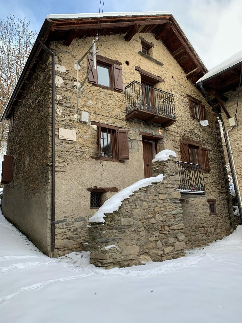 Facade/entrance