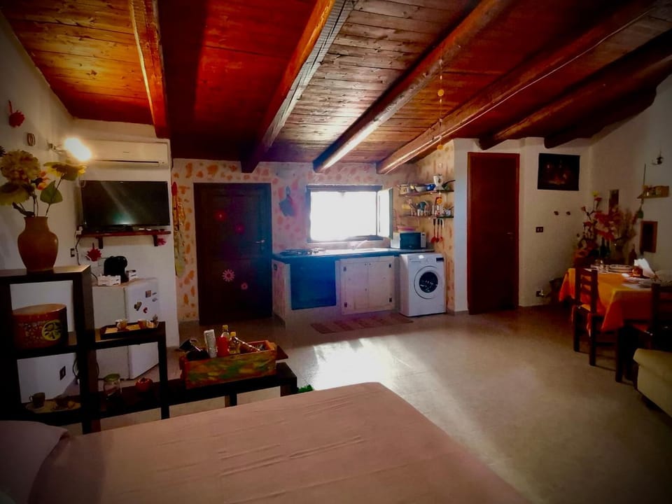 Kitchen or kitchenette, Living room, Seating area