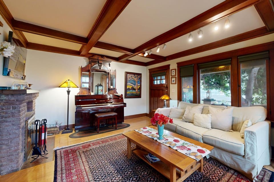 Highland Park Haven House in Eagle Rock