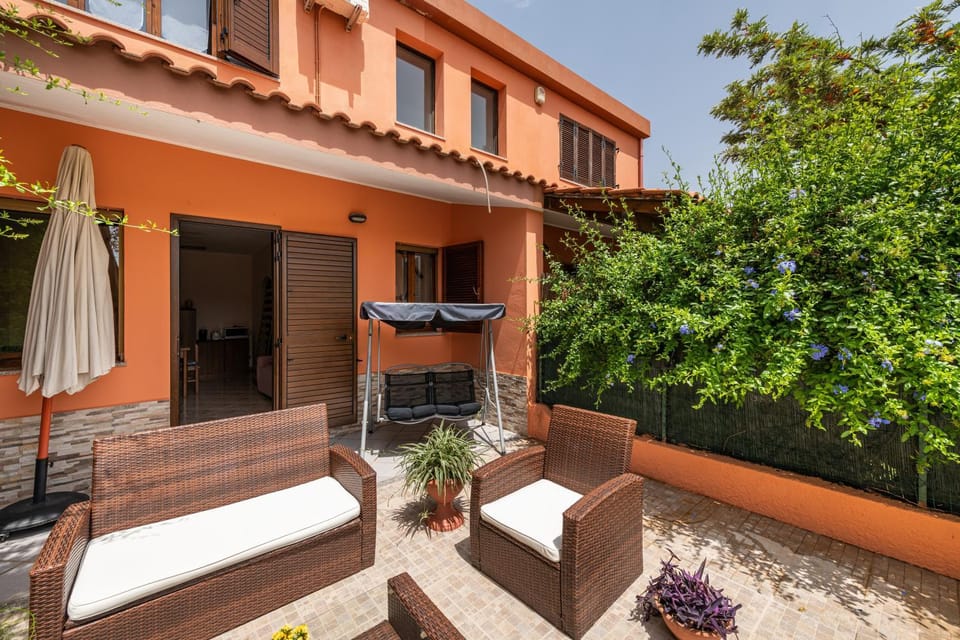 Property building, Balcony/Terrace, Living room