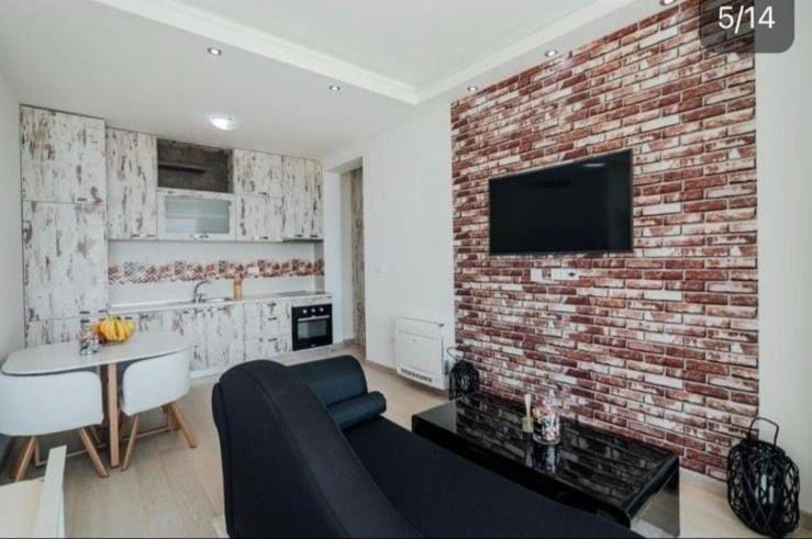 Kitchen or kitchenette, Seating area