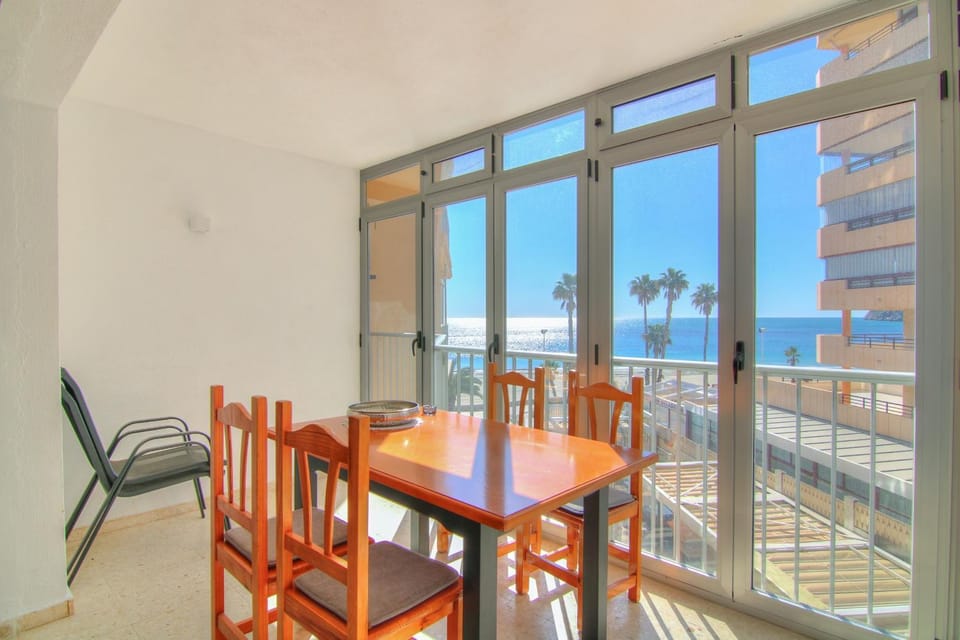 Apartamento en primera línea de playa - GRAN SOL Apartment in Calp