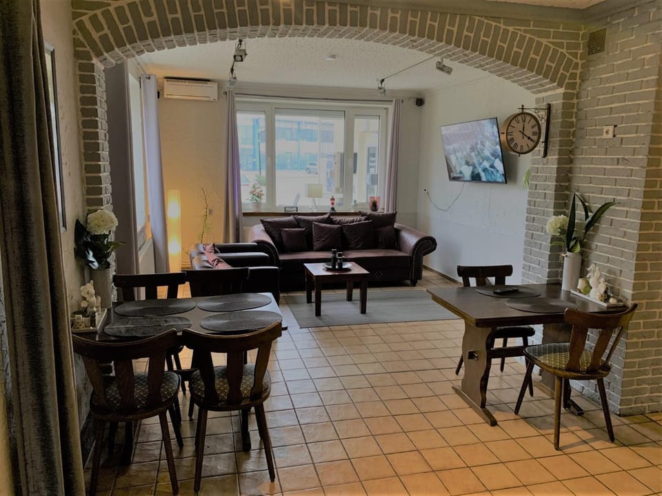 Communal lounge/ TV room, Lounge or bar, Seating area, Dining area