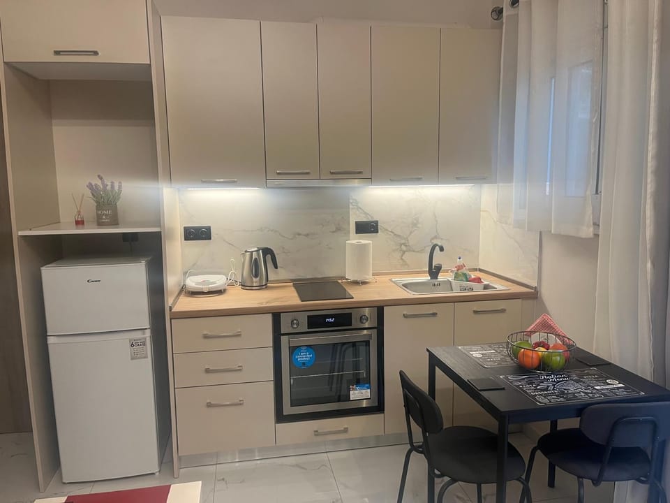 Cozy flat in Hilton, central Athens, 3' metro, VFM! Apartment in Athens