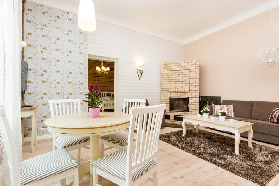 Communal lounge/ TV room, TV and multimedia, Living room, Dining area