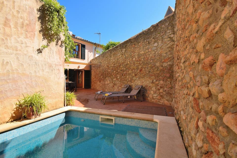 Facade/entrance, Off site, Solarium, Balcony/Terrace, Pool view, Swimming pool, sunbed