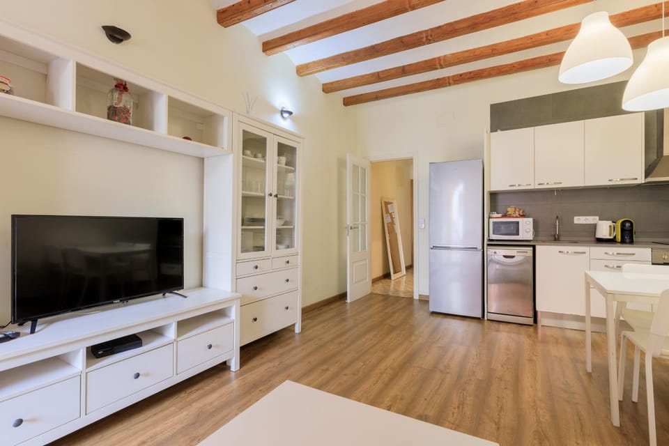 TV and multimedia, Coffee/tea facilities, Kitchen or kitchenette, Dining area, dishwasher, minibar, pet friendly, stove, toaster