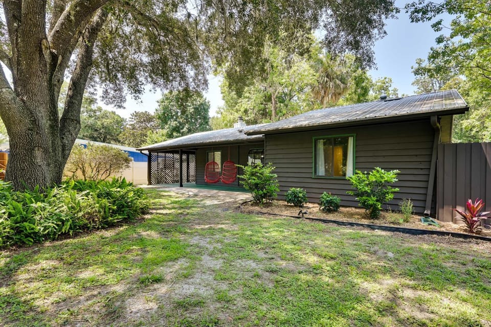 Riverfront Cottage in Homosassa: 'Chateau Relaxo' House in Florida
