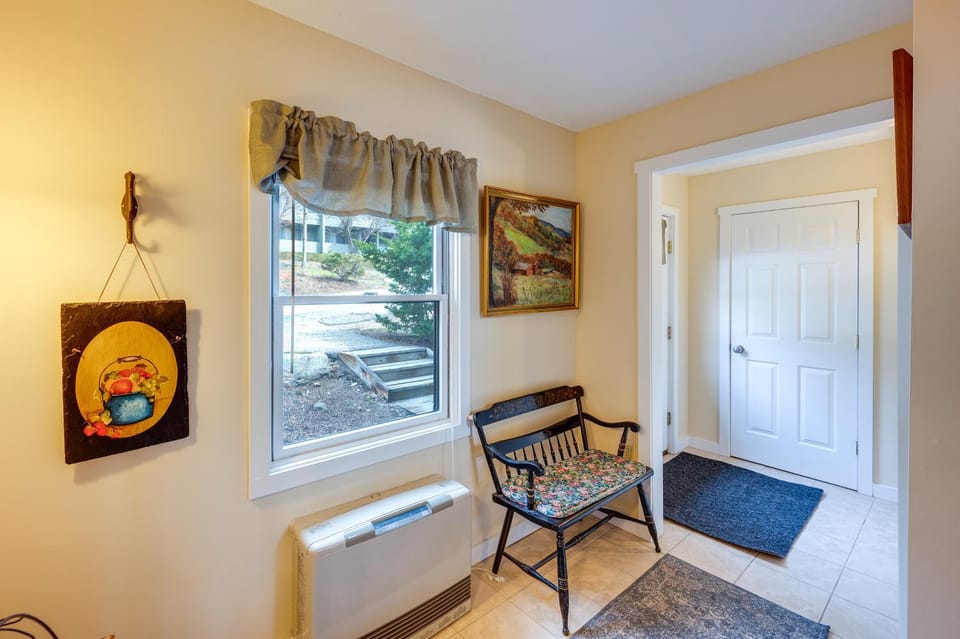 Loon Mountain Townhome w/ Pool + Slope Views! House in Lincoln
