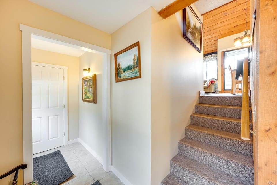 Loon Mountain Townhome w/ Pool + Slope Views! House in Lincoln