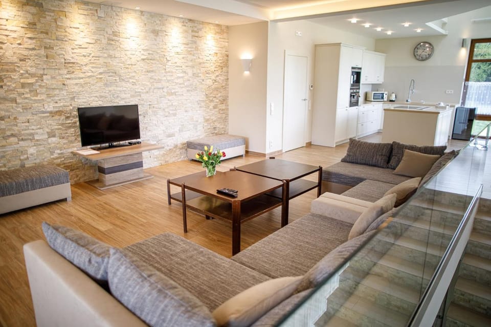 Communal lounge/ TV room, Communal lounge/ TV room, TV and multimedia, Living room, Seating area