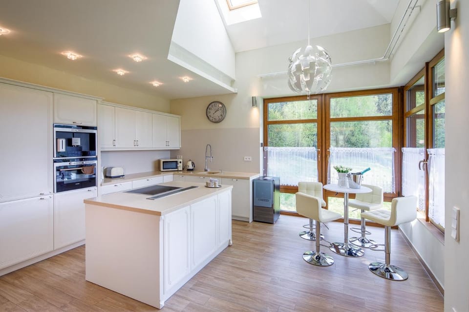Kitchen or kitchenette, Dining area, Communal kitchen, dishwasher, minibar, oven, pet friendly, stove, toaster
