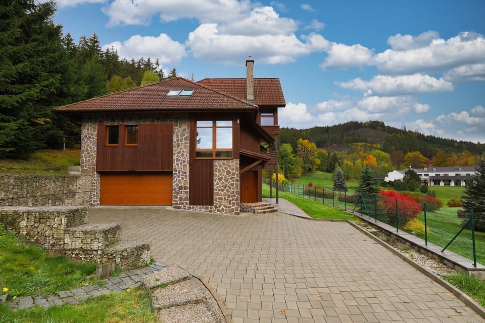 Property building, Natural landscape, Mountain view, Parking