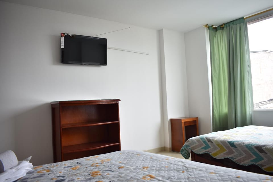 Bed, TV and multimedia, Bedroom