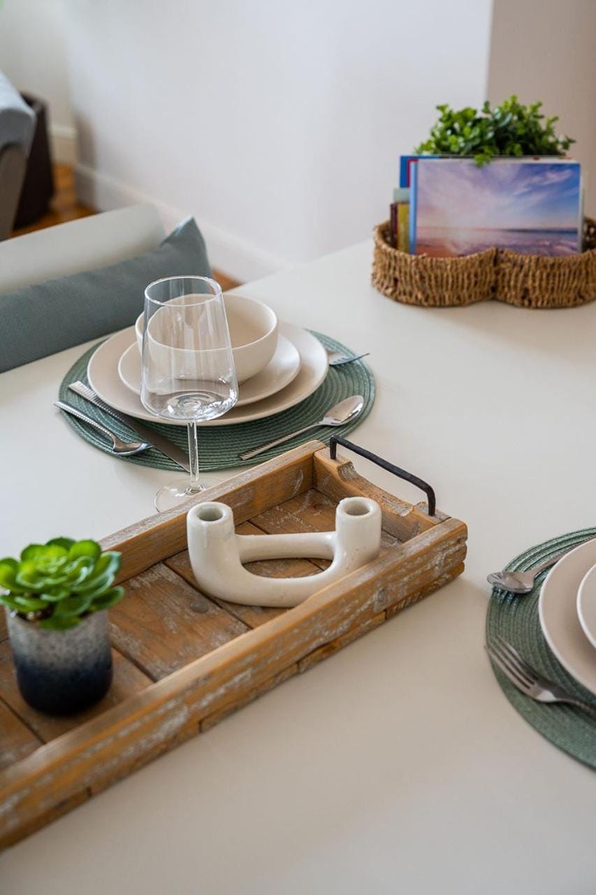 Decorative detail, Seating area, Dining area