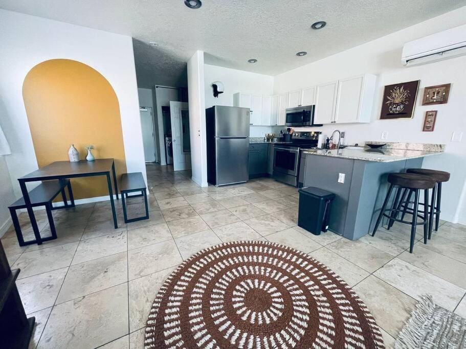 Pet Friendly! Private retreat in Nob Hill Villa in Albuquerque