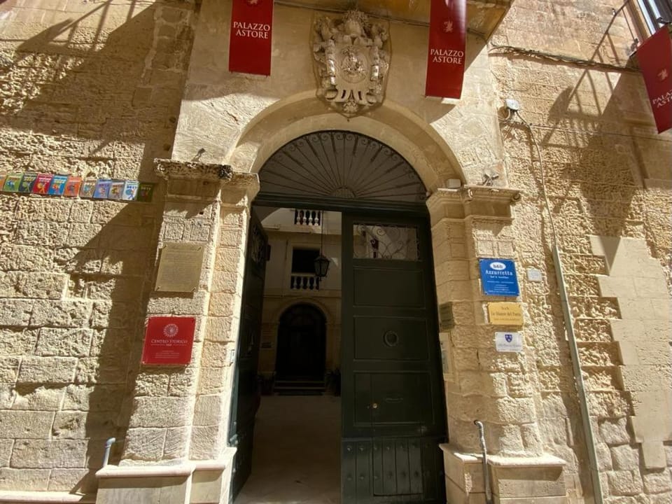 Facade/entrance