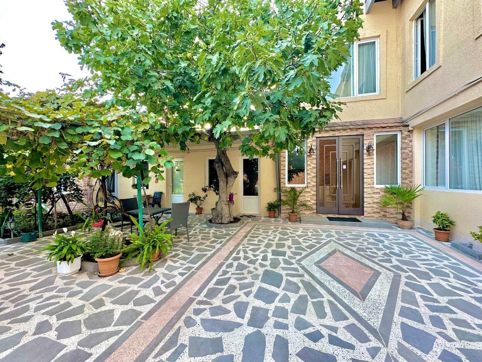 Property building, Day, Garden, Garden view