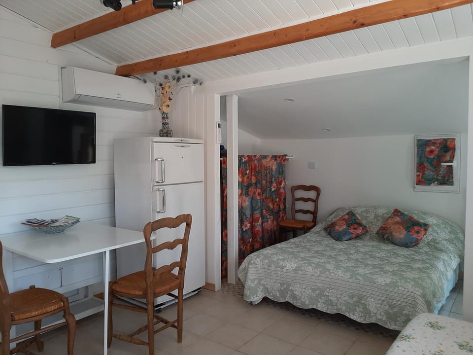 Chalet au pied du Mont Ventoux Chalet in Mormoiron