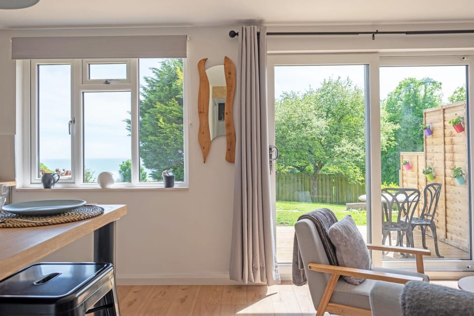 The Jolly Lodge-Sea Views-Free Parking House in Lyme Regis