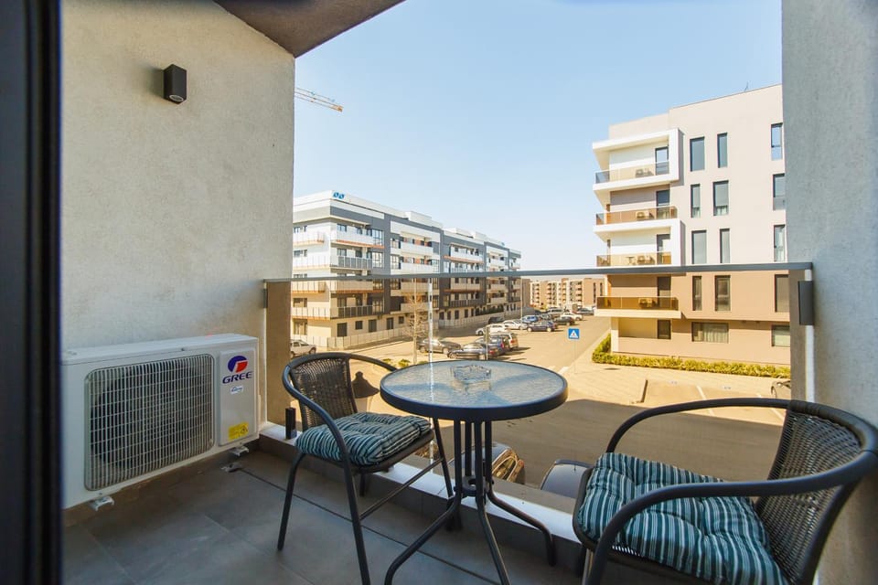 Neighbourhood, Balcony/Terrace, City view, Street view