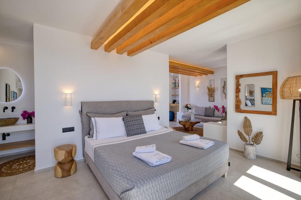 Bed, Seating area, Bedroom